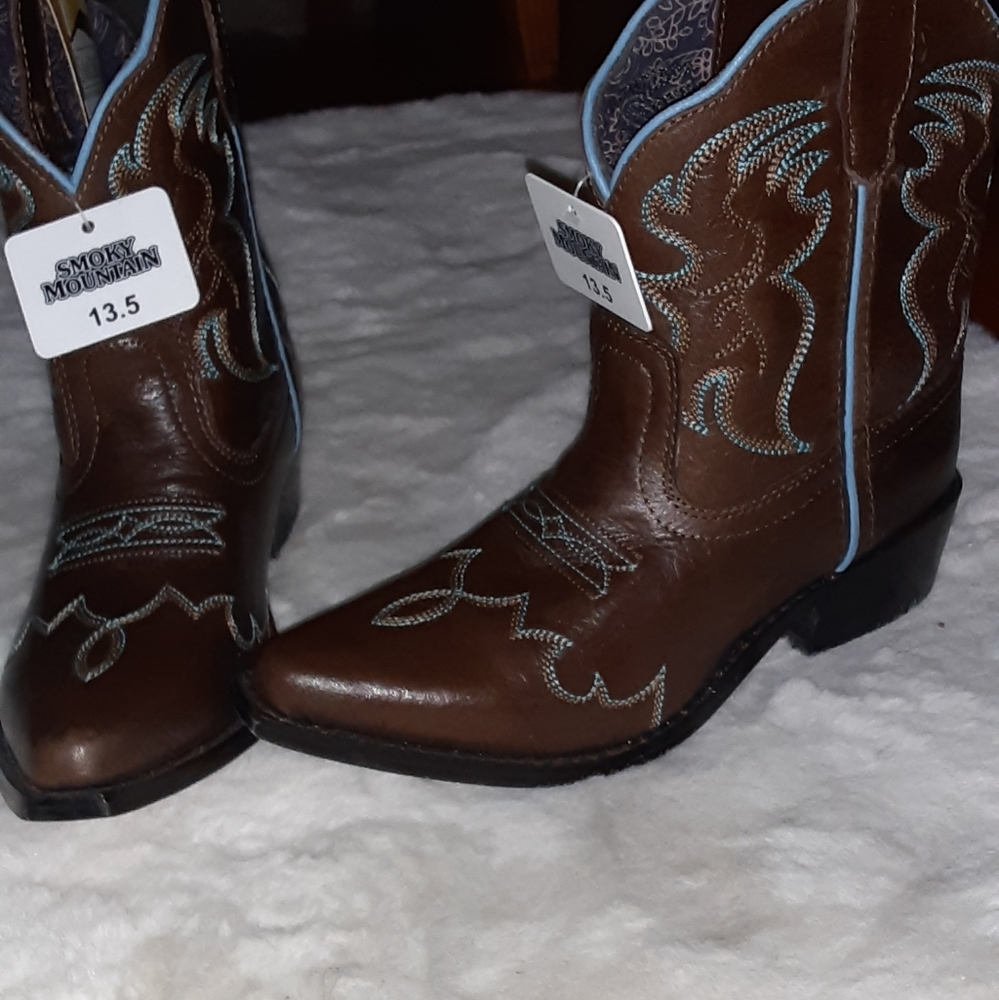 Leather cowgirl boots